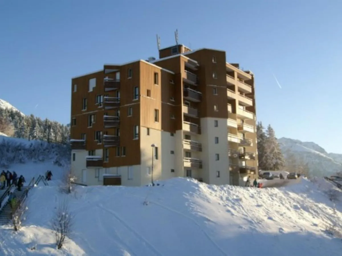 3 Pieces Au Pied Des Pistes Avec Balcon Et Casier A Skis - Fr-1-557-7 Les Adrets